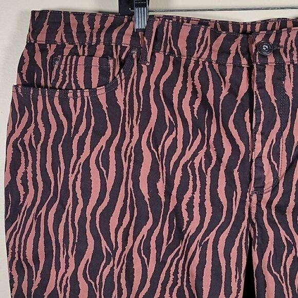 INC Tiger Print Mid Rise Skinny Jeans Sz 28W - Picture 3 of 11
